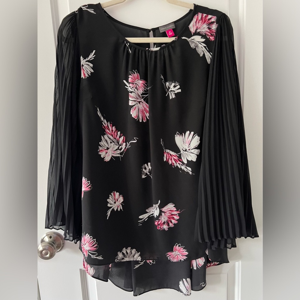 Vince Camuto Sheer Pleated Butterfly Sleeve Flowy Floral Blouse | Size Medium